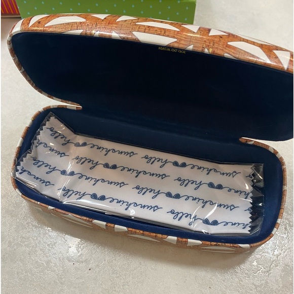 NWOT Stella and Dot Cat Eye Sunglasses with case - Picture 4 of 5